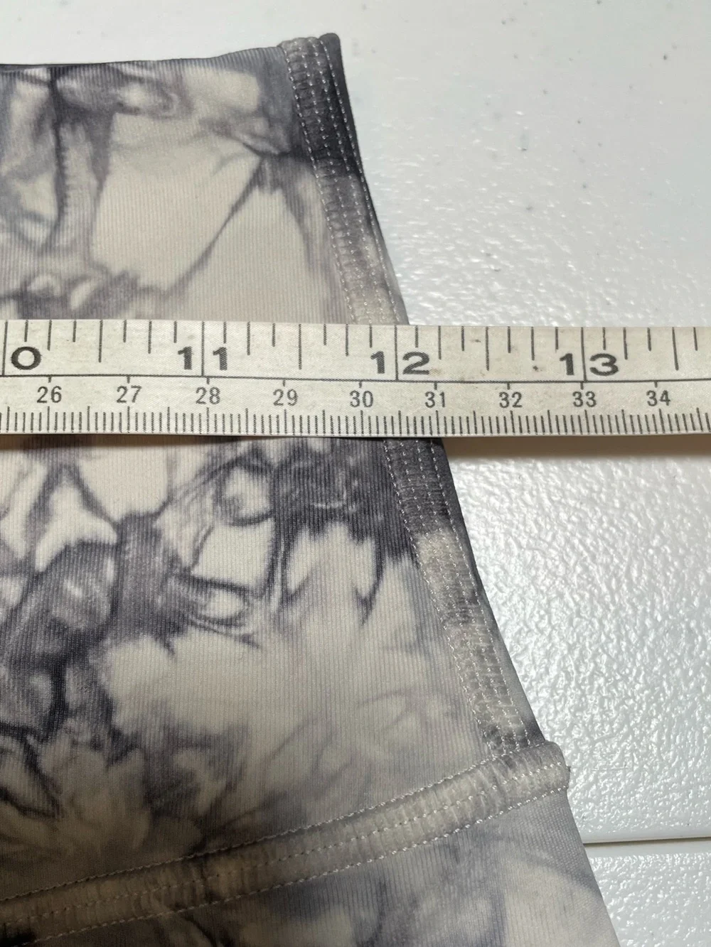 Lululemon Wunder Under high-rise leggings in a cement grey tie-dye print. Size 4